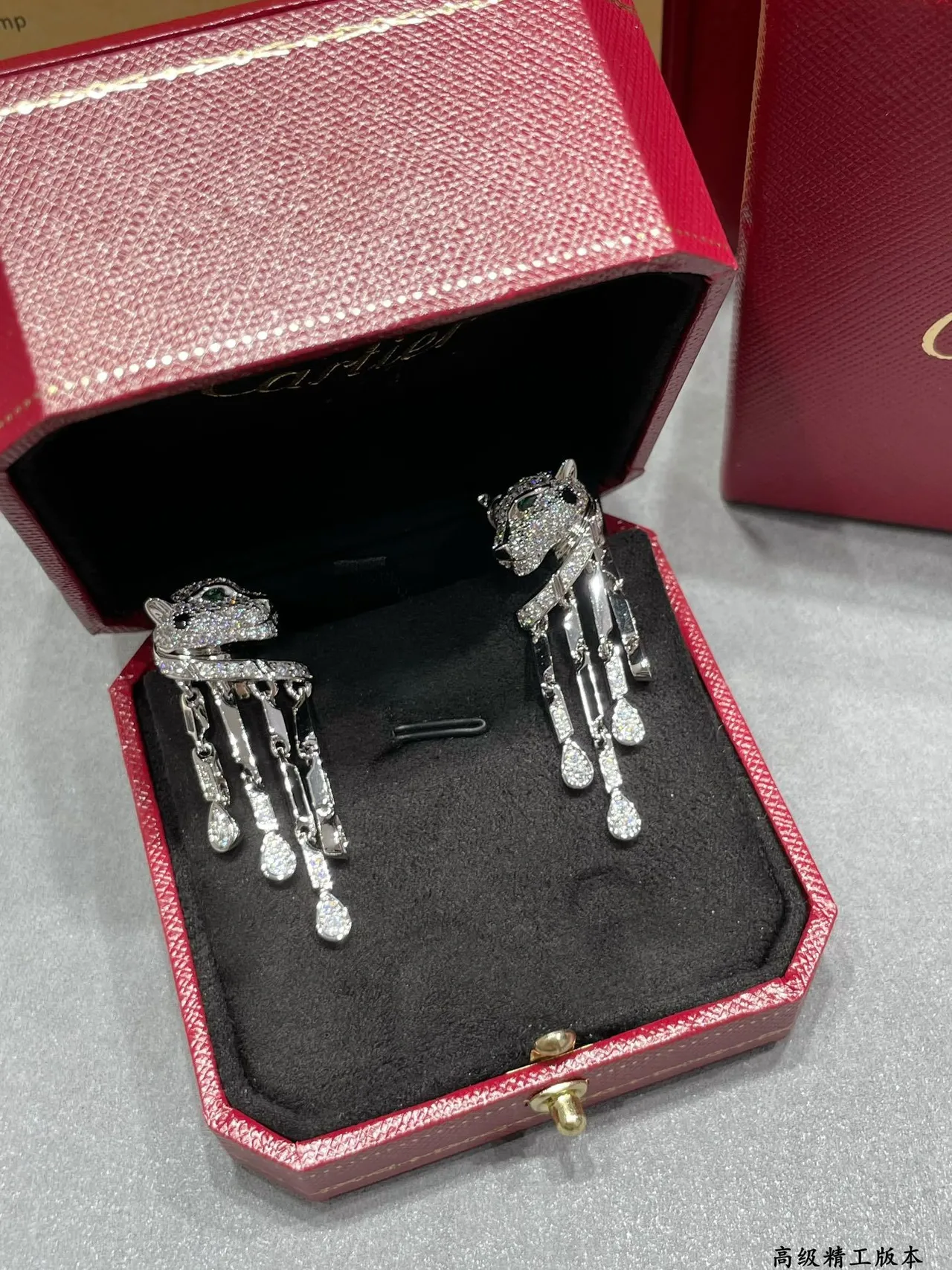 Cartier Panthère de Cartier رأس الفهد الماس المرصع عين الزمرد قطرة أونيكس قرط 4