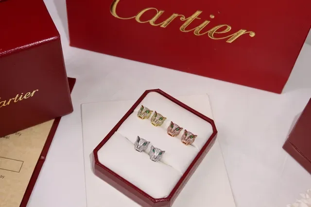 Cartier Panthère Gold Green Panther Head Motif Pavé-Set Crystals Earrings 7
