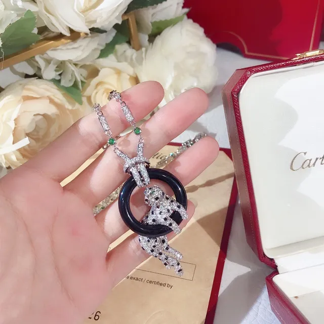 Cartier Panthère 豹子图案 Pavé 钻石 欧娜石 项链 4