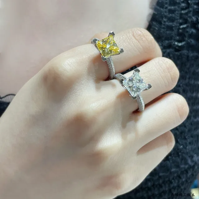 Cartier Anillo de banda con piedra central de corte princesa diamantes Pavé en plata y oro amarillo 8