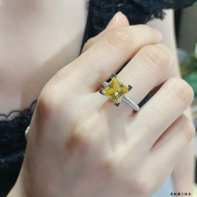 Cartier Anillo de banda con piedra central de corte princesa diamantes Pavé en plata y oro amarillo 9