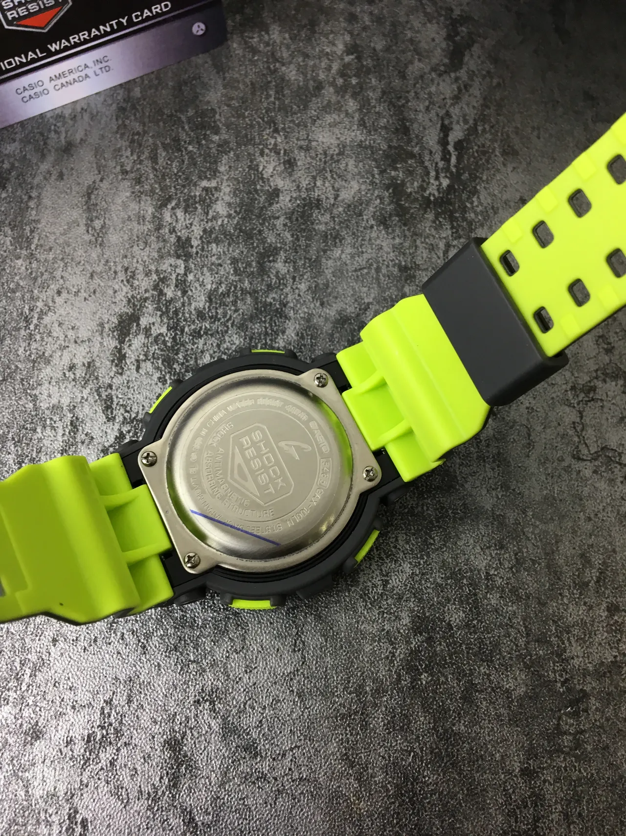 Casio G-Shock GA-100 Noir et Vert Lime Montre Sport 3
