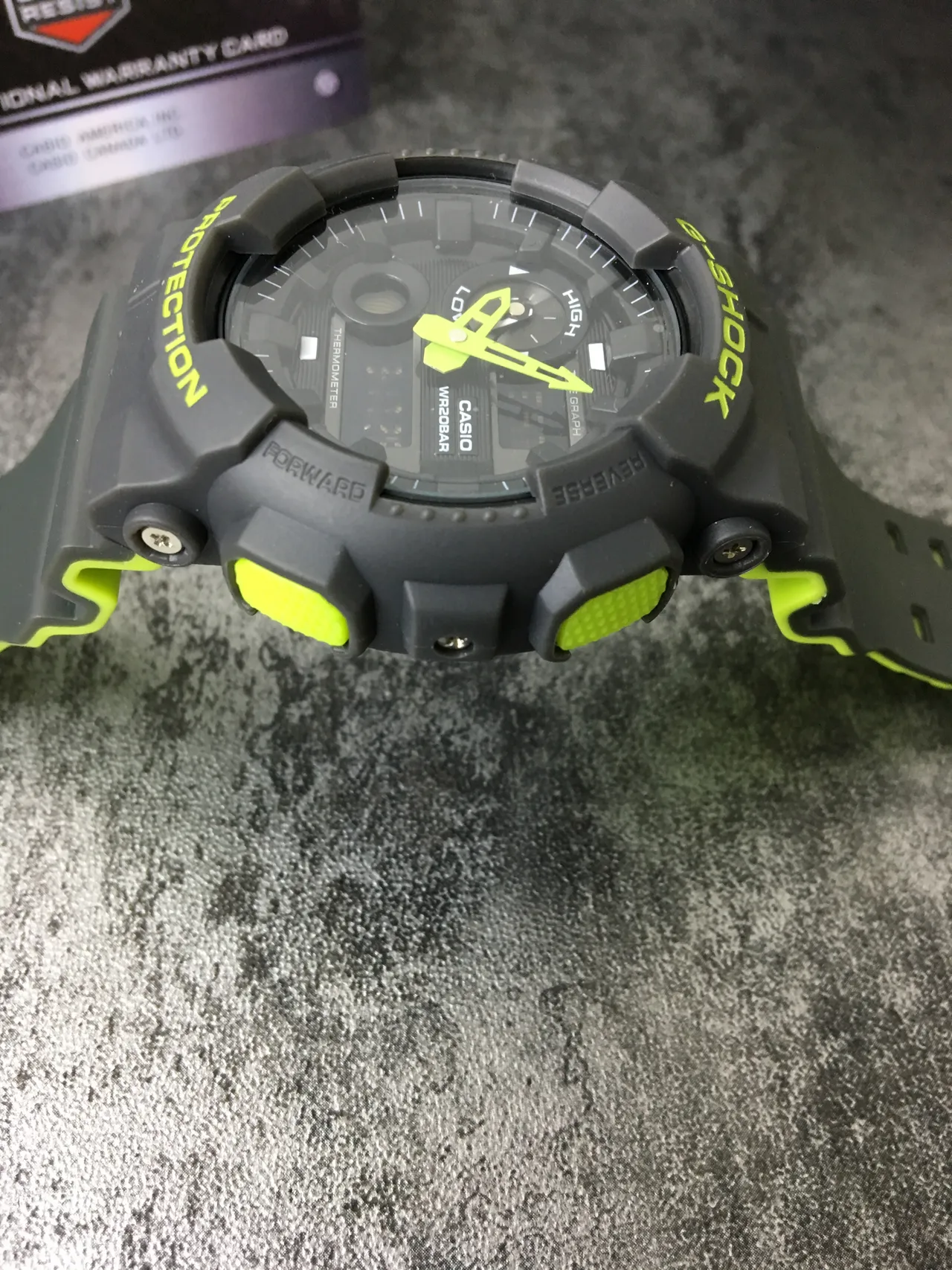 Casio G-Shock GA-100 Noir et Vert Lime Montre Sport 4
