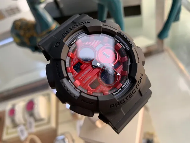 Casio G-Shock GA-100 लाल और काला स्पोर्ट्स वॉच 2