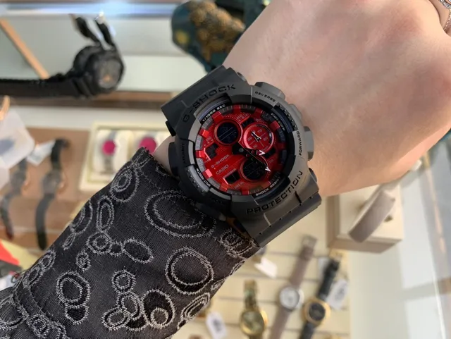 Casio G-Shock GA-100 लाल और काला स्पोर्ट्स वॉच 3