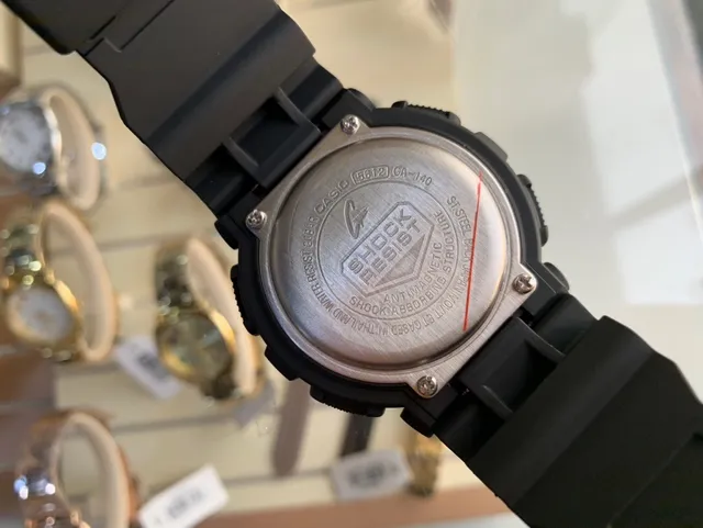 Casio G-Shock GA-100 लाल और काला स्पोर्ट्स वॉच 4
