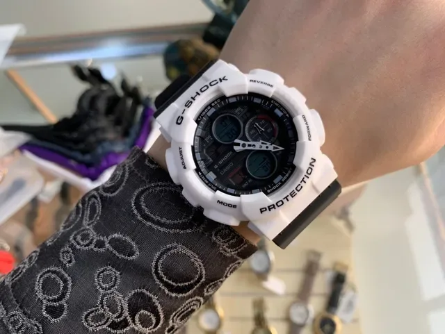Casio G-Shock GA-100 ساعة رياضية أبيض وأسود 2