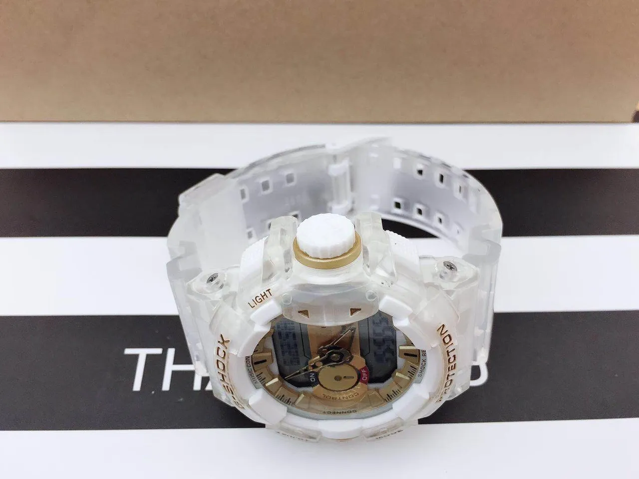Casio G-Shock GA-B2100 पारदर्शी सफेद और सोने का खेल घड़ी 7