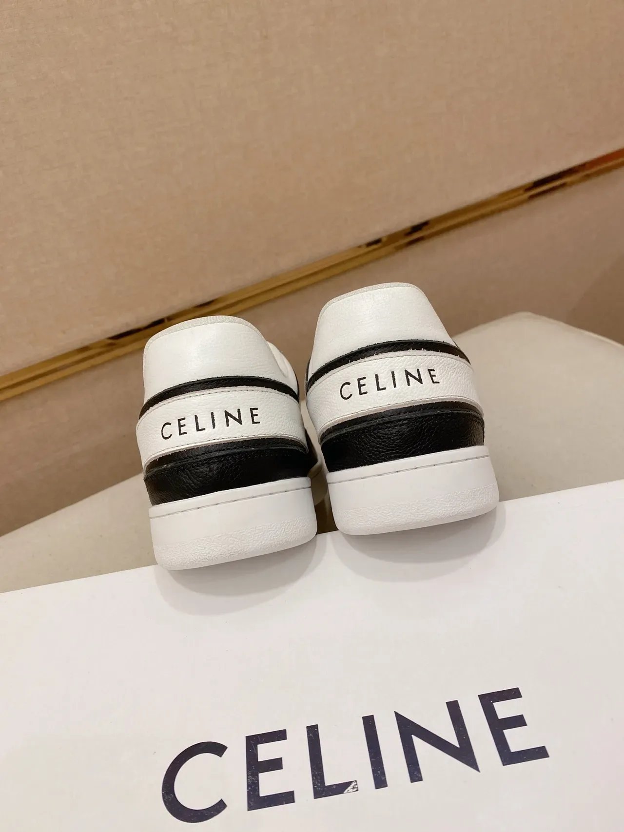 Celine CT-01 সাদা ও কালো চামড়ার লাইফস্টাইল স্নিকার 3
