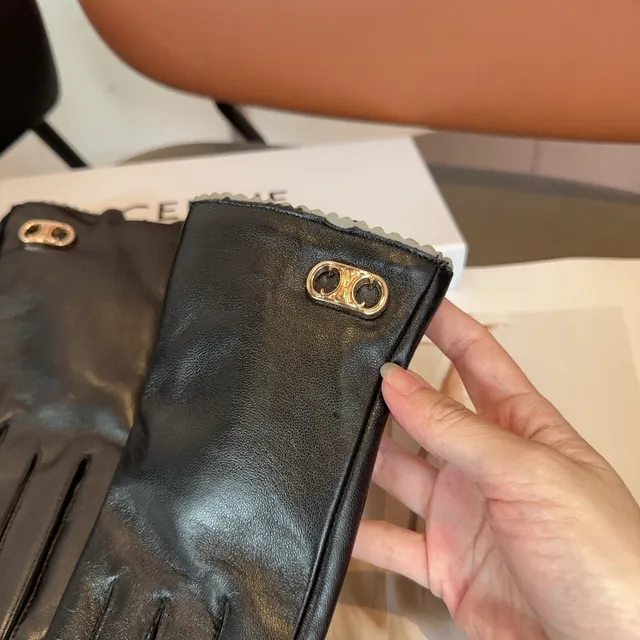 Celine Triomphe 黑白光滑褶皱手腕皮革手套 6