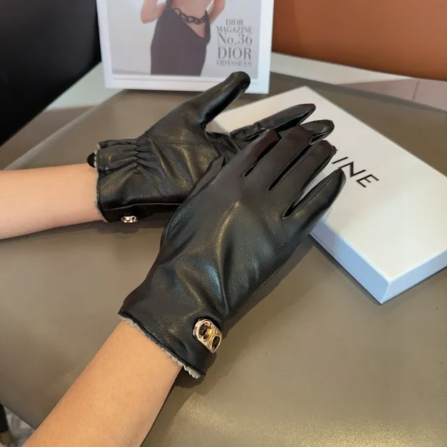 Celine Triomphe 黑白光滑褶皱手腕皮革手套 9