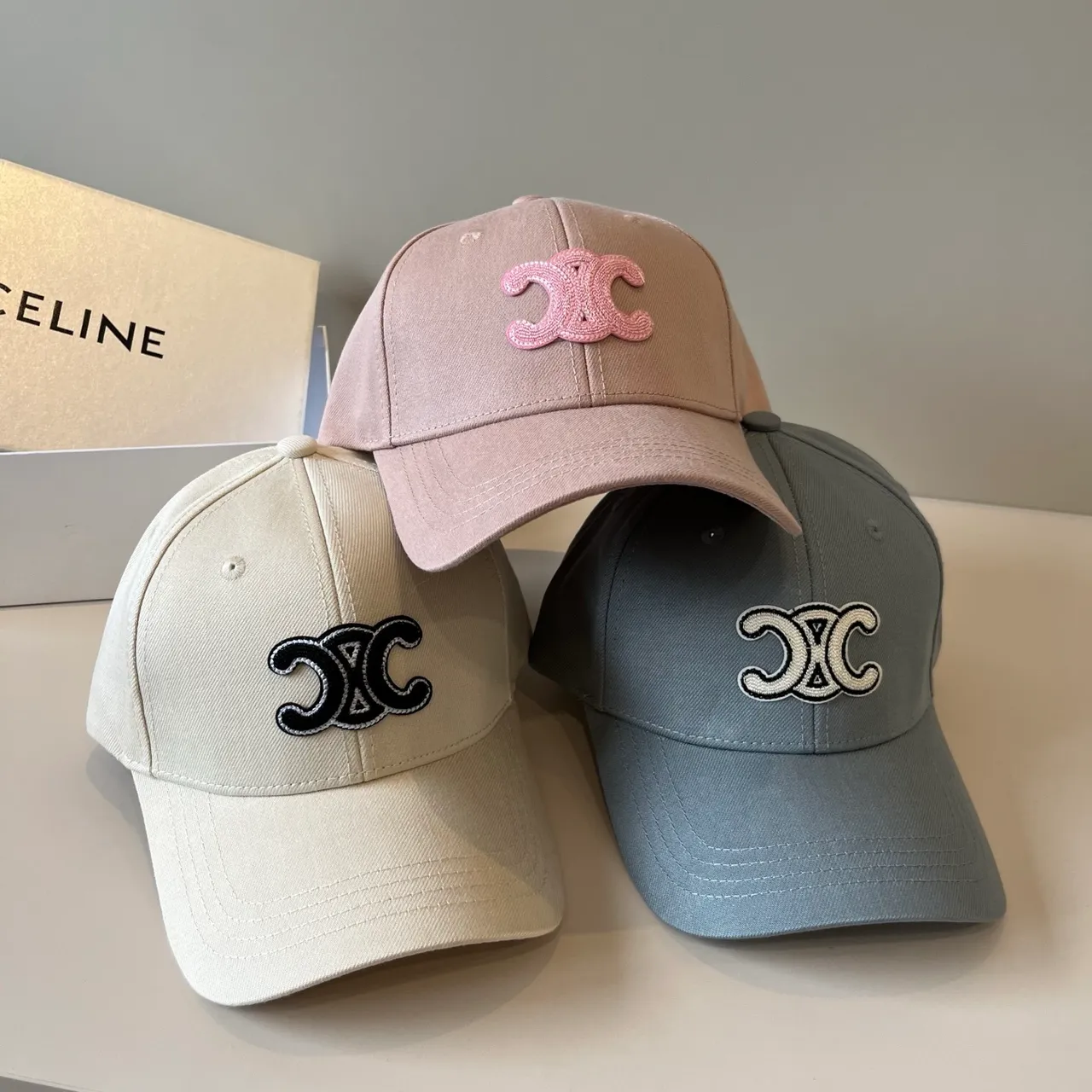 Celine Triomphe Gorra de béisbol bordada off-white 2