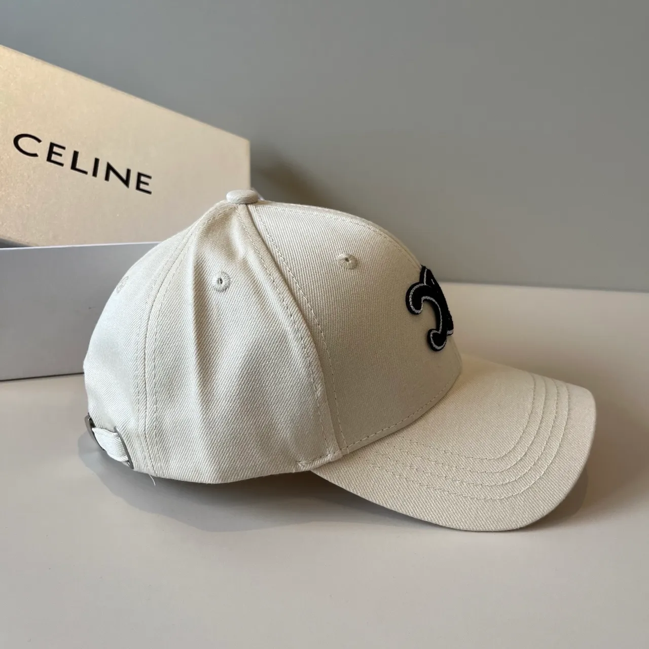 Celine Triomphe Gorra de béisbol bordada off-white 5