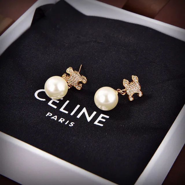Celine Triomphe Motif Pave Aretes de perlas de tono dorado 4