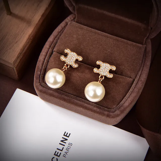Celine Triomphe Motif Pave Aretes de perlas de tono dorado 5