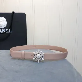 Chanel বেইজ সাদা সংকীর্ণ সজ্জিত রত্নজড়িত ক্যামেলিয়া-স্টাইল বাকল চামড়ার বেল্ট