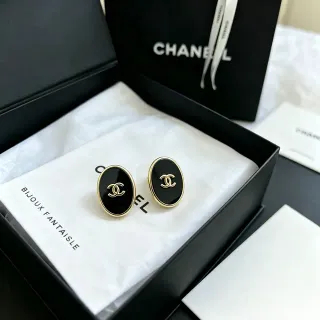 Chanel أقراط بيضاوية مينا سوداء ذهبية