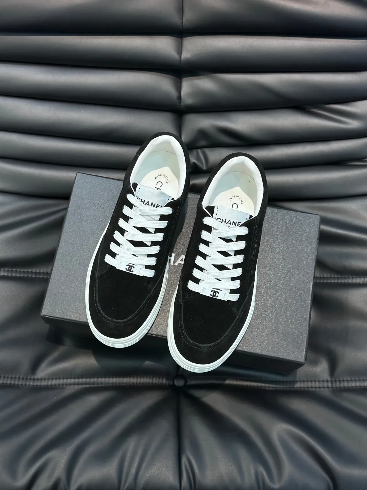 Chanel Sneakers Lifestyle en Daim Noir 2