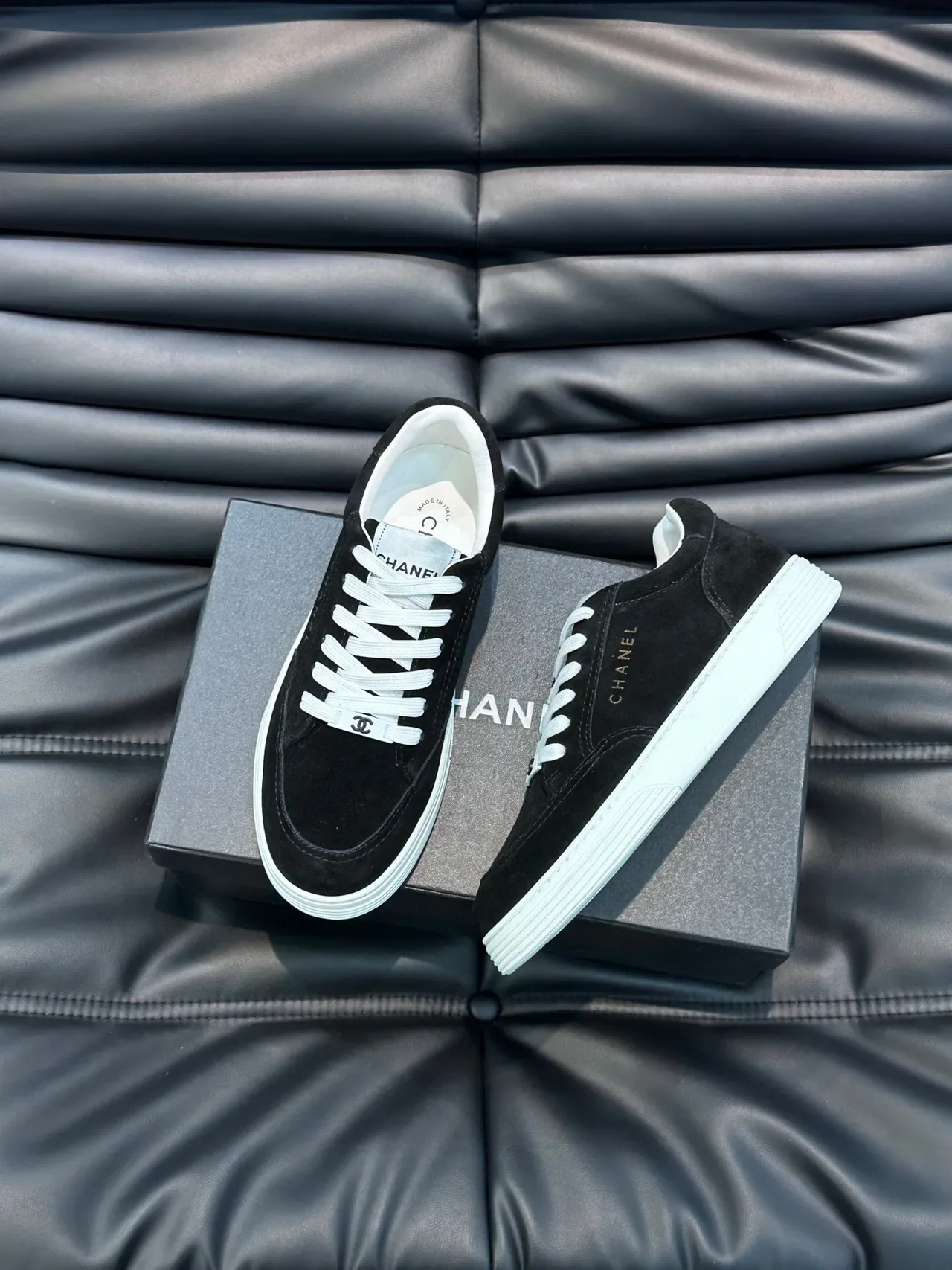 Chanel Sneakers Lifestyle en Daim Noir 3