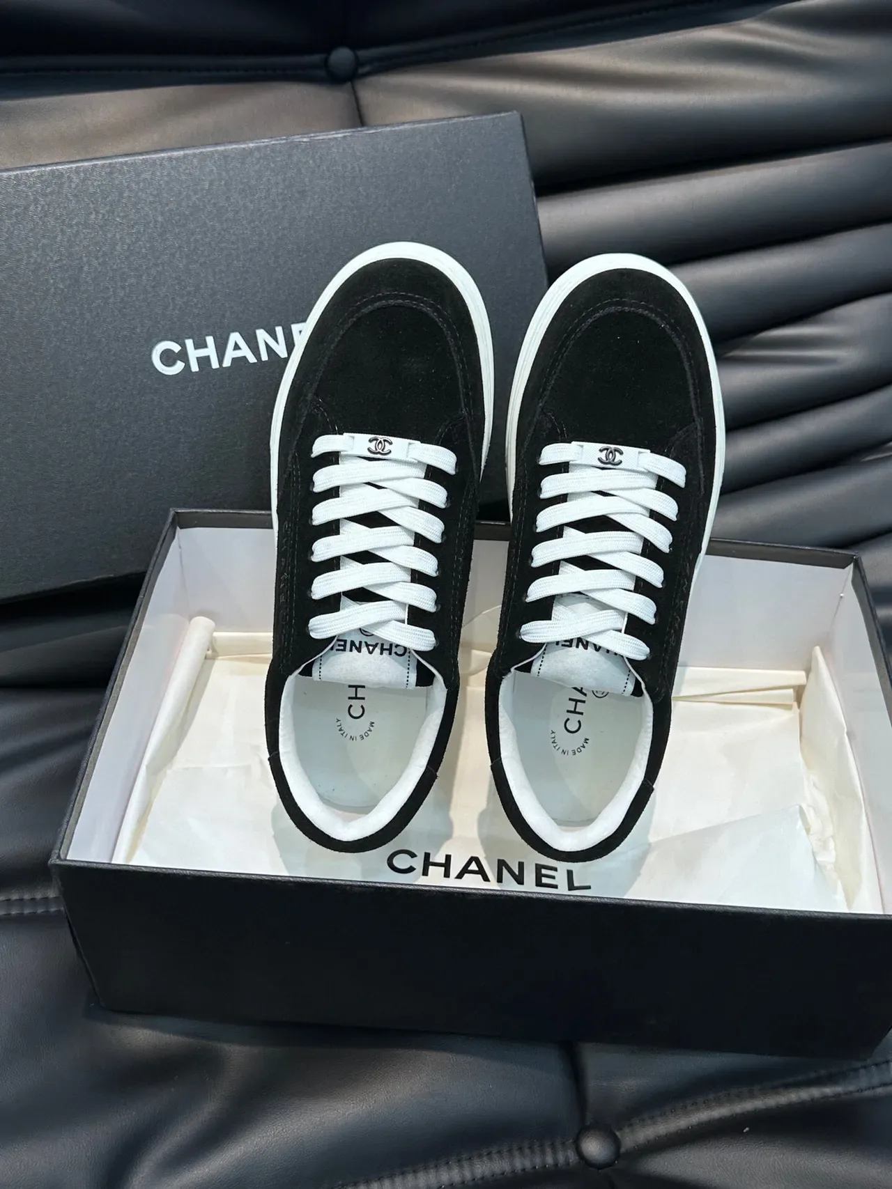 Chanel Sneakers Lifestyle en Daim Noir 5