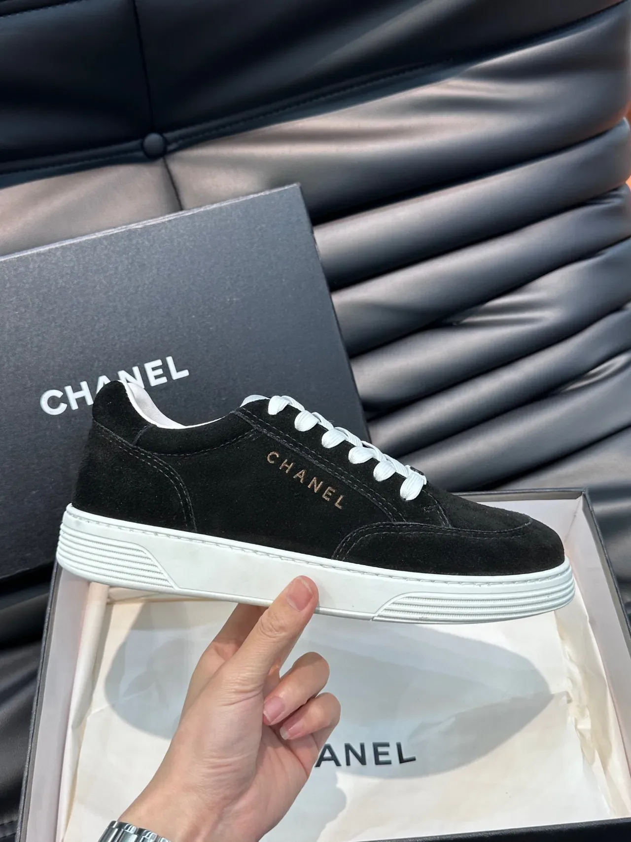 Chanel Sneakers Lifestyle en Daim Noir 6