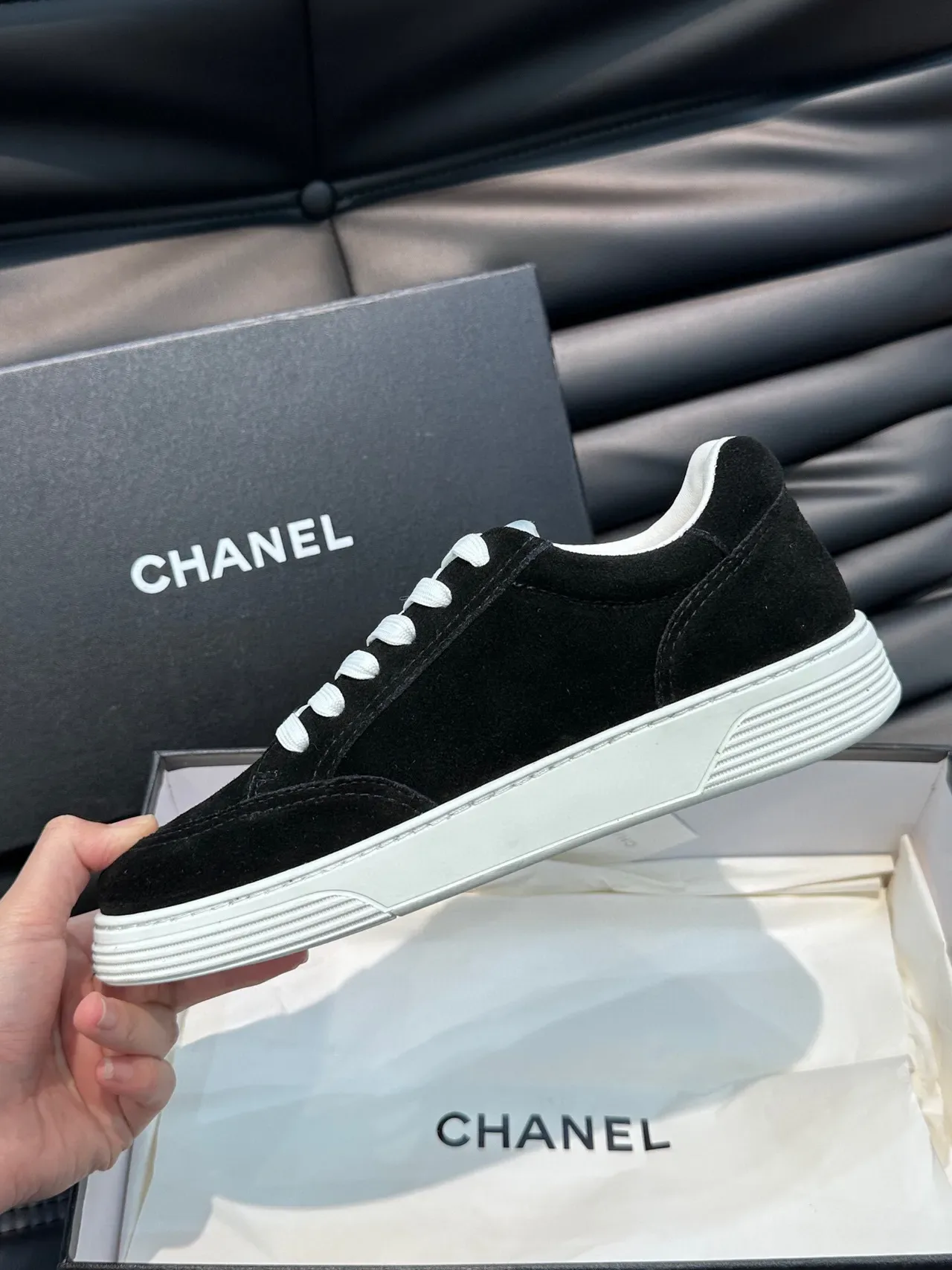 Chanel Sneakers Lifestyle en Daim Noir 8