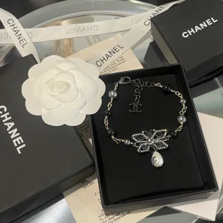 Chanel سلسلة خرز سوداء بيضاء Pavé كريستال نقش زهور سوار