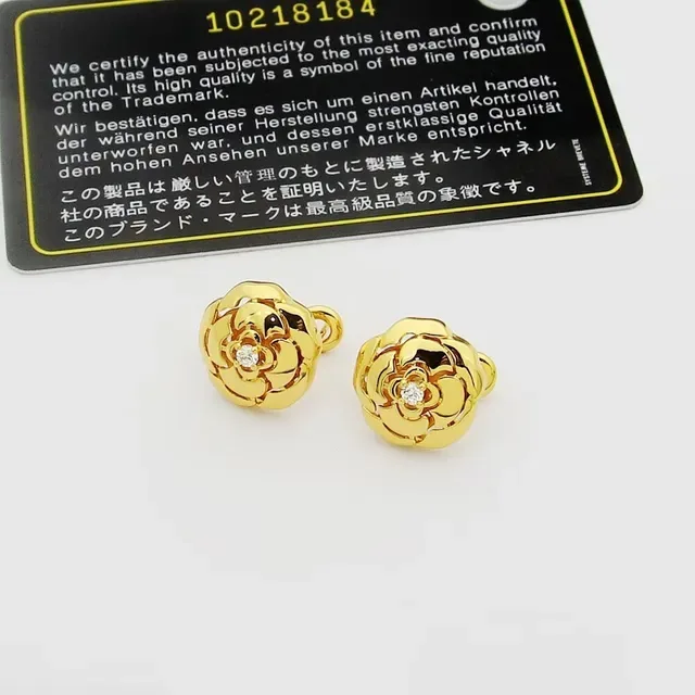 Chanel Camellia 金色花朵镂空金属耳环 4
