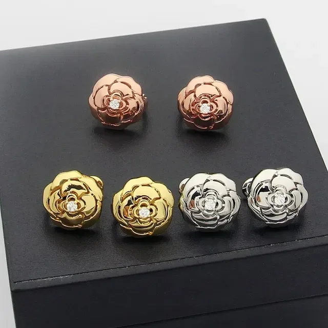 Chanel Camellia 金色花朵镂空金属耳环 6