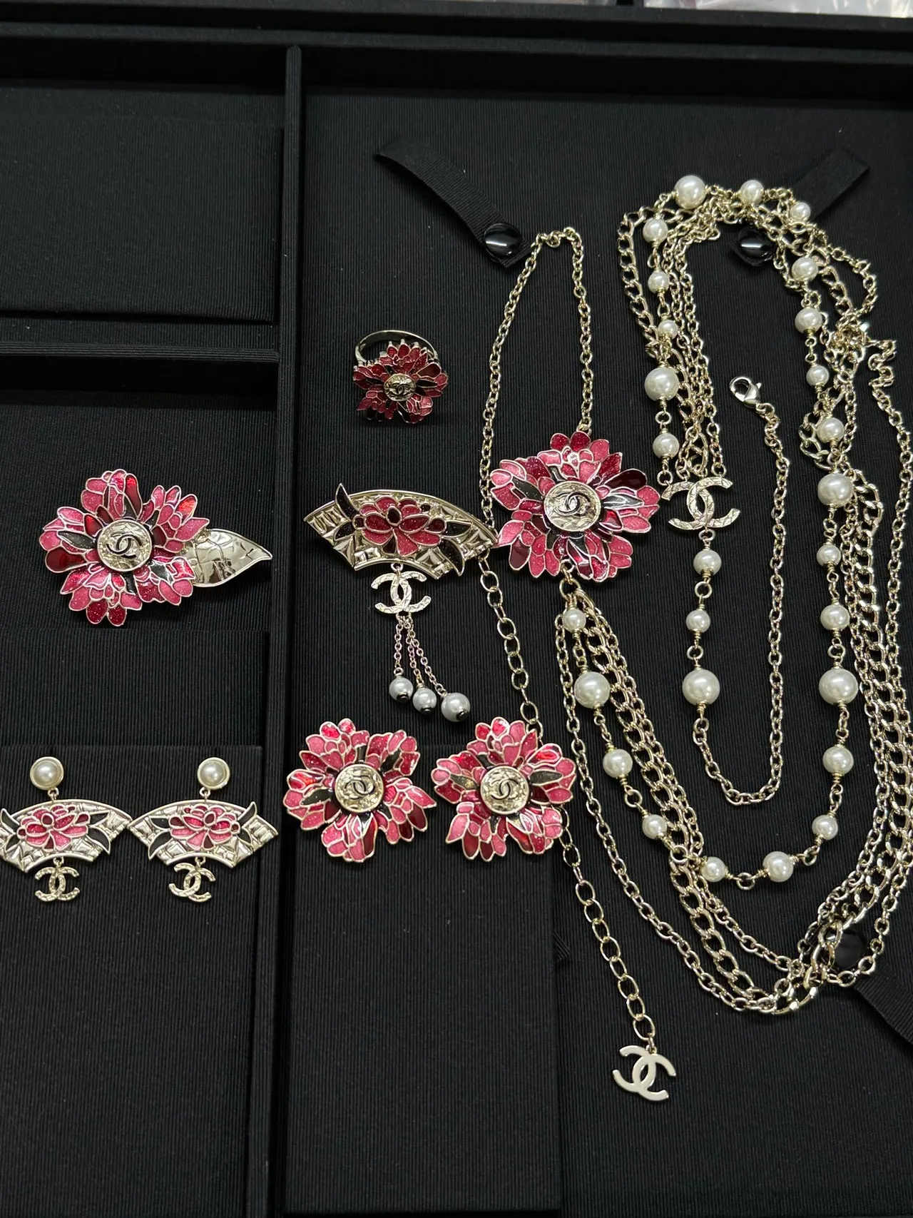 Chanel Camellia Pearl and Chain Necklace 5