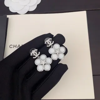 Chanel च्यामेलिया सादा रू्पाली निदर्शन क्याबोचन-सेट पापड़ि कानर दुल