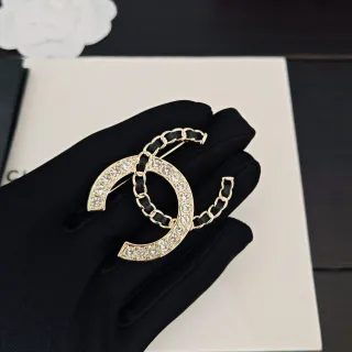 Chanel CC Brooch गोल्ड टोन काला रिबन पावे क्रिस्टल ब्रोच
