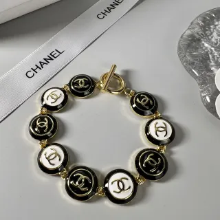Chanel CC Logo Link Bracelet কালো ও সাদা এনামেল ডিস্ক লিংক ইন্টারলকিং ব্রেসলেট