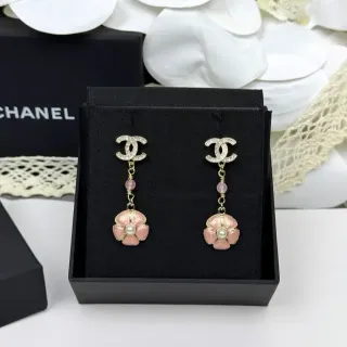Chanel CC Logo Brincos de gota flor de esmalte rosa com pérola