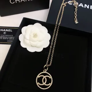 Chanel CC Pendant قلادة سلسلة حبل ملتوية ذهبي أبيض