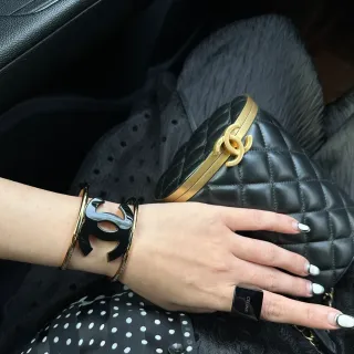 Chanel Classic Flap काले सोने की क्विल्टेड डायमंड स्टिचिंग CC Turn-Lock क्लास्प हैंडबैग