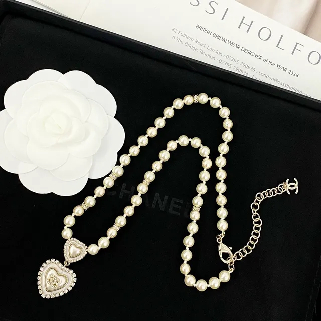 Chanel Coeur Beige colar com corrente de pérolas prateadas e pingente de coração duplo 3