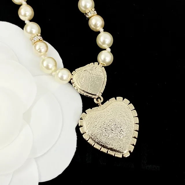 Chanel Coeur Beige colar com corrente de pérolas prateadas e pingente de coração duplo 4