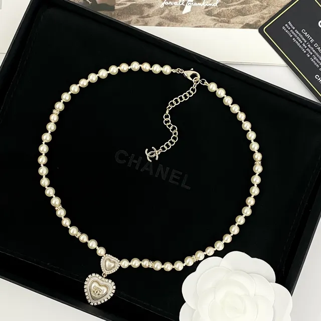 Chanel Coeur Beige colar com corrente de pérolas prateadas e pingente de coração duplo 5