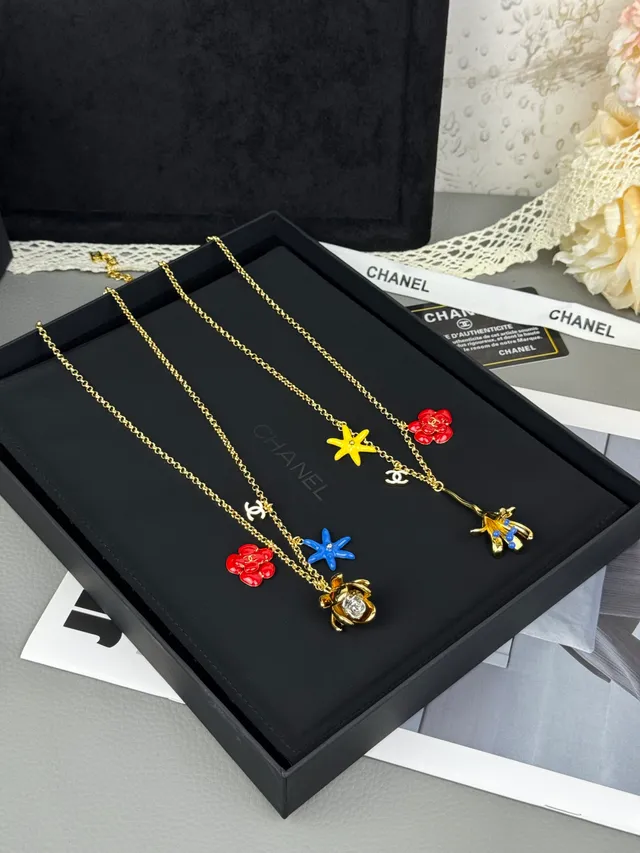 Chanel Charm Floral Or-Ton Émail Collier 2