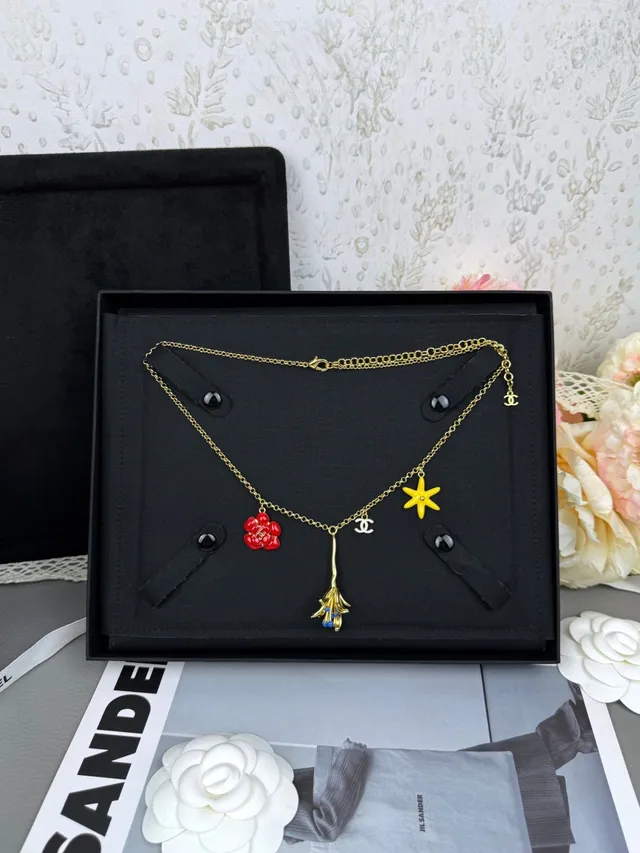 Chanel Charm Floral Or-Ton Émail Collier 5