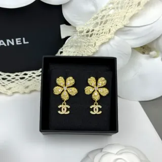 Brincos Chanel florais de cristal