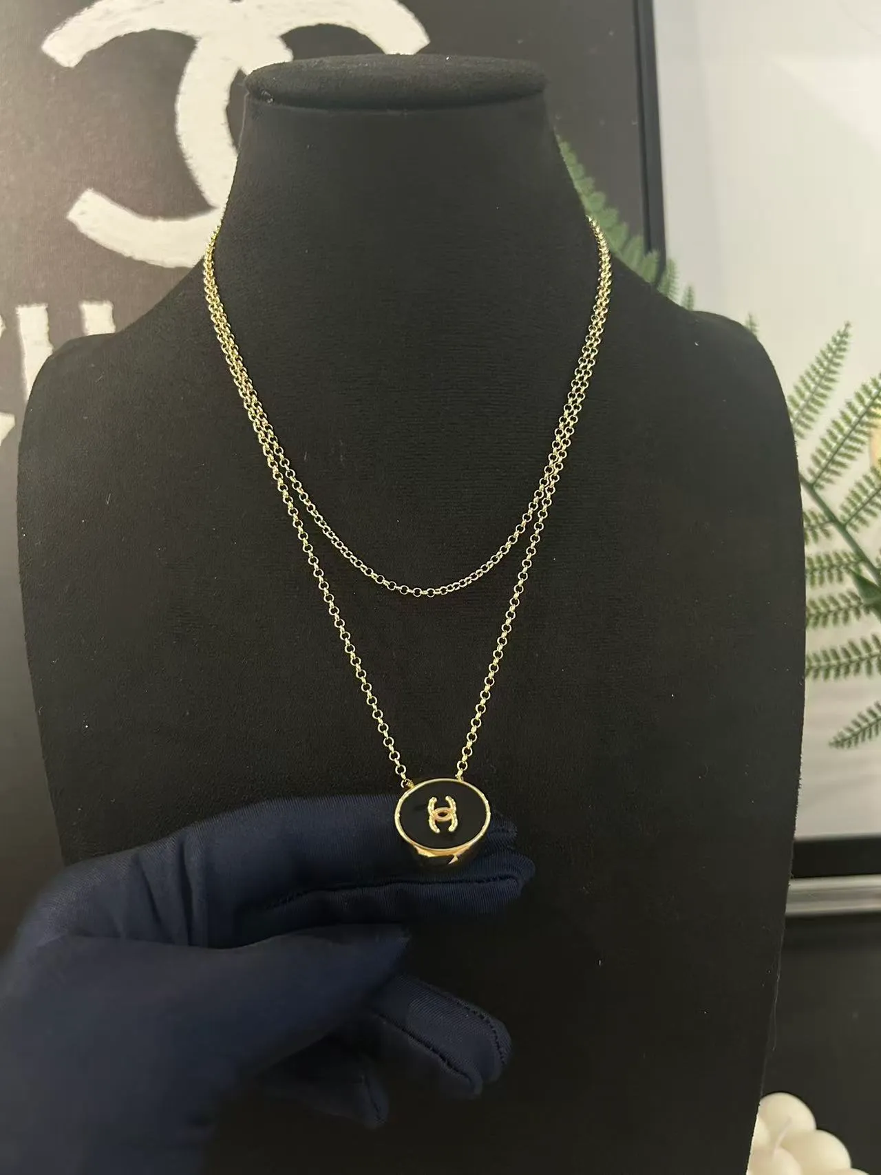 Colares Chanel assimétricos dourados em camadas 6