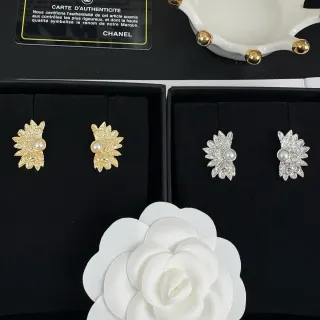 Chanel Brincos Motivo Folha Pérola Stud