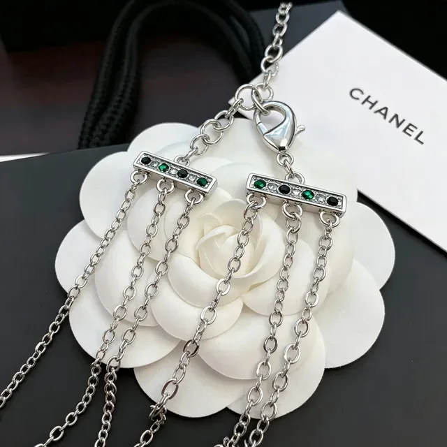 Chanel Colar multi-camadas de cristal e CC Logo 2