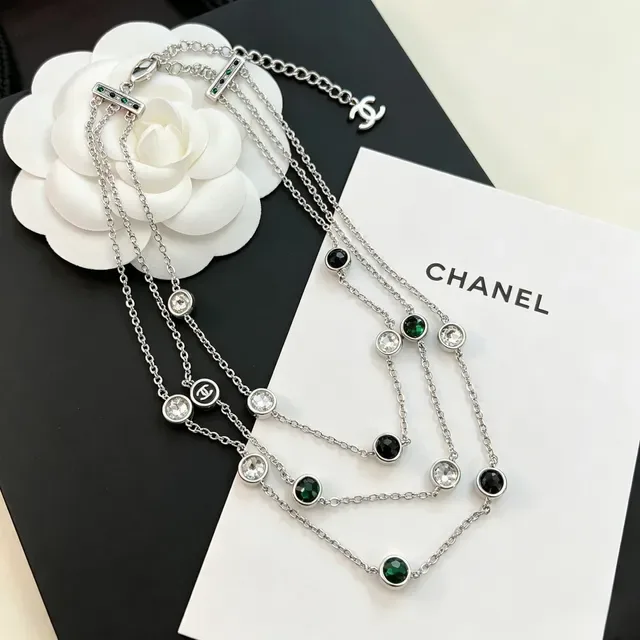 Chanel Colar multi-camadas de cristal e CC Logo 3
