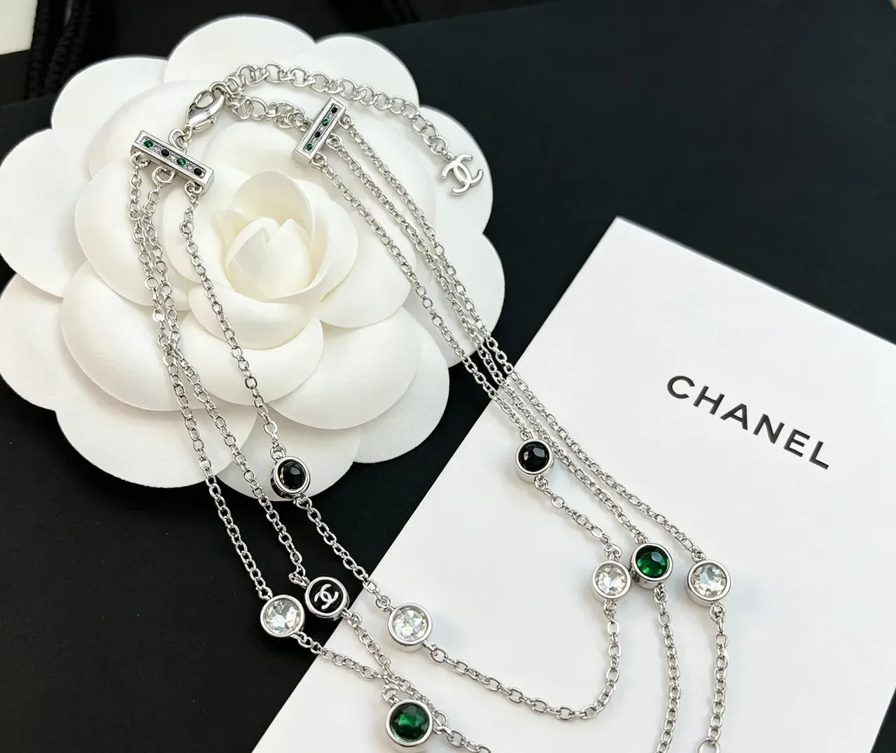 Chanel Colar multi-camadas de cristal e CC Logo 4