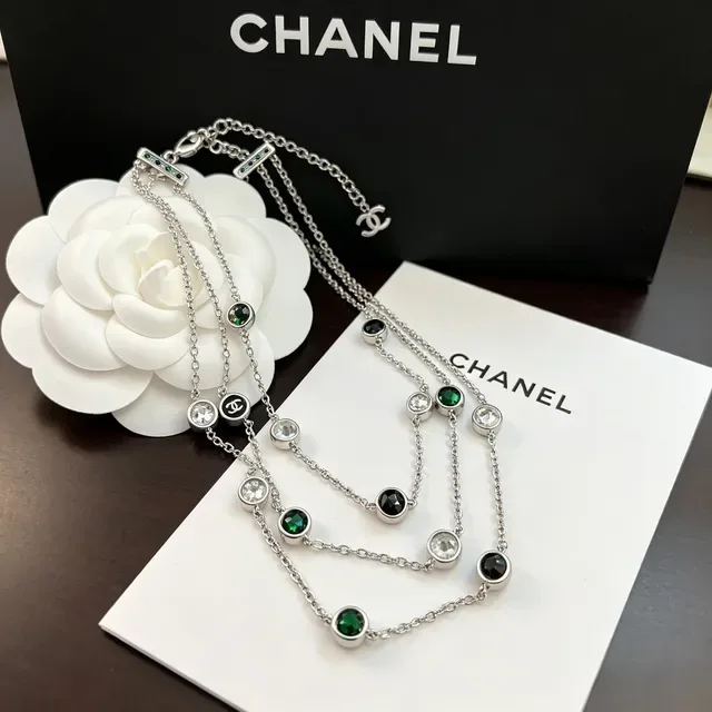 Chanel Colar multi-camadas de cristal e CC Logo 5
