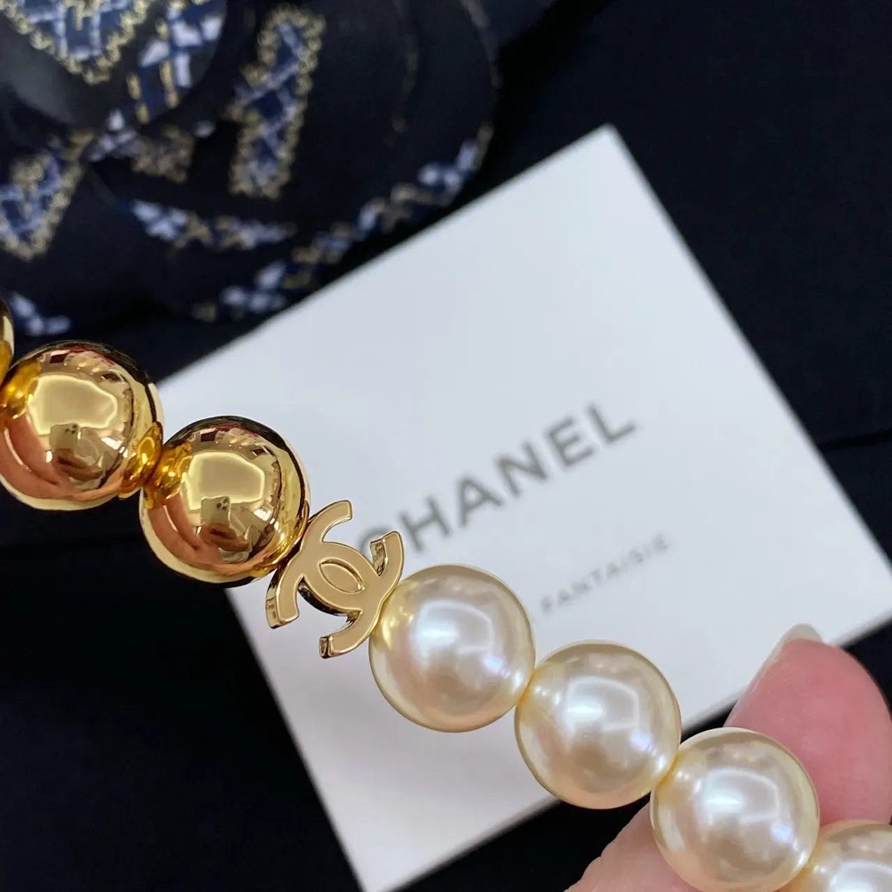 Chanel قلادة لؤلؤ وخرز ذهبي اللون 5