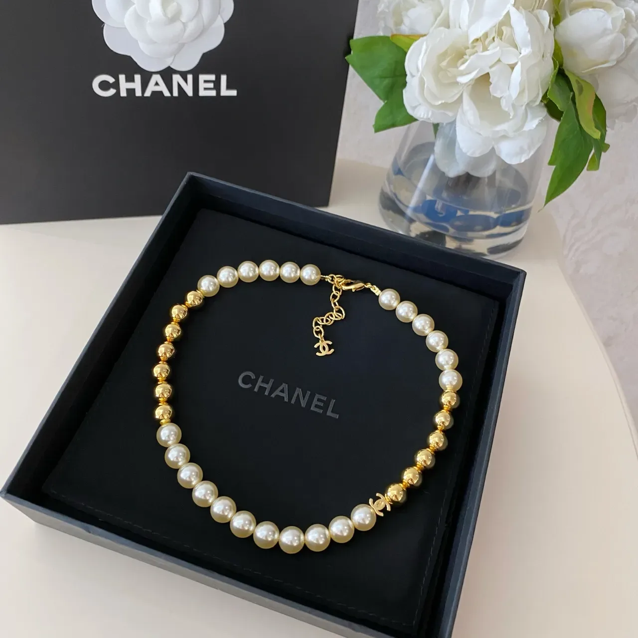 Chanel قلادة لؤلؤ وخرز ذهبي اللون 8